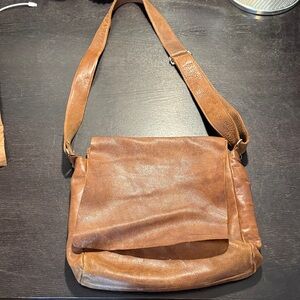 Classic Tan Leather Men's Messenger Bag